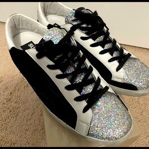 🌟🌟Authentic Golden Goose Woman’s Superstar Sneakers LIMITED EDITION!  🌟🌟